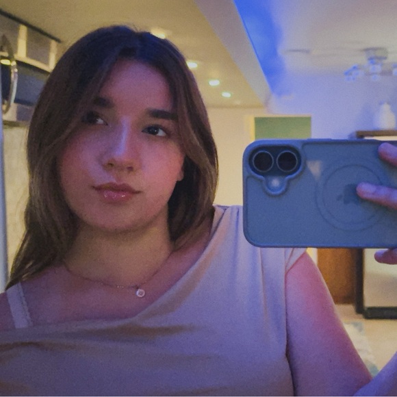 Meet your Posher, Chloe - Picture 1 of 1